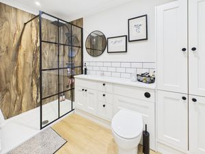 En-suite- click for photo gallery
